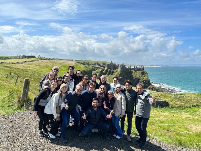 Grupo junto al castillo de Dunluce